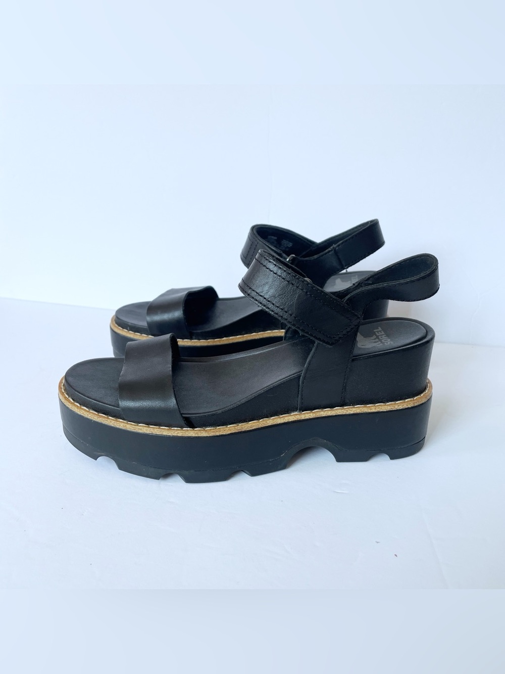 Sorel Joanie IV Y-Strap Black Platform Wedge Sandals Ankle Strap 7.5 Lug Sole
